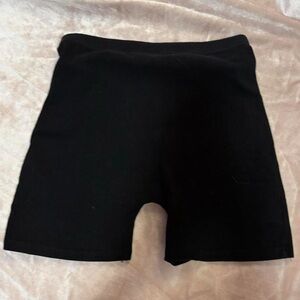 black brandy melville biker shorts #brandy #brandymelville no flaws one size